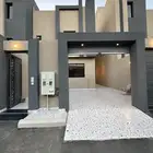 للبيع شقه ارضيه بحوش وبايكه سياره بشمال الخميس550الف