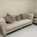 ثلاث جلسات كنب نظيفة وسبب البيع مساحة الغرفة صغيرة