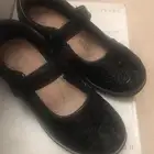 للبيع جزمه اطفال مقاس 29