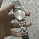 ساعة اصلية من بريطانيا جديدة بس يبيلها بطارية