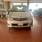 تايوتا اينوفا اللون تفاحي موديل 2011 ممشى 257 الف كيلو