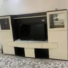 دولاب مجلس مع أربع طاولات 2كبيره و اثنين صغيره