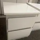 كمدينة سرير العدد 2 لون ابيض