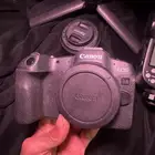 كاميرا كانون R8