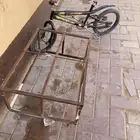 سيكل نظيف مع شبك مكيف حديد