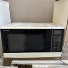 مكرويف تسخين طعام ماركه Sharp نظيف