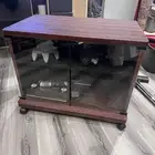 طاولة تلفزيون قديم