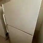ثلاجة وفريزر كبيرة للبيع