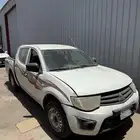 ميتسوبيشي L200 قير عادي ( بنزين ) 2015