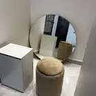 تسريحه مع كرسيها