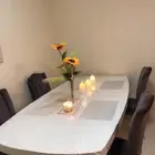 طاولة طعام مع اربع كراسي
