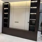 خلفية تلفزيون وخزائن وأرفف