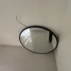 مرايه سوداء كبيره دائرية الشكل مع كهرب