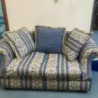 ثلاث قطع كنب   مكتبة