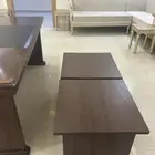 طاوله مكتب نظيفه للبيع مع طاولت 2 صغار