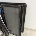 3 شبابيك كاملة ولا فيها شي