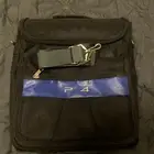 شنطه سوني فور نظيفه ويجي معاها حزام كتف عشان تشيلها