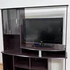 طاولة ومكتبة تلفاز