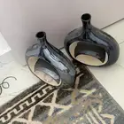 تحف باللون الكحلي