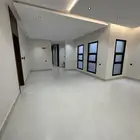 للبيع شقق علوية بملحق وسطح خاص حي حسام