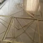 طاوله مع أربعه خدمه