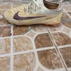 جزمه نايك لون اصفر مقاس 41