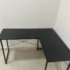 طاوله كمبيوتر مكتب نظيفه جدا
