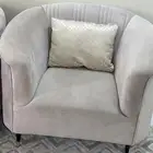 كنب اخو الجديد فيه وحده فيها كسر بسيط