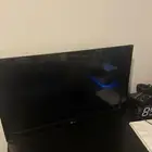 شاشه LG 32 بوصه سليمه لكن فيه خدوش بسيطه بالشاشه مع