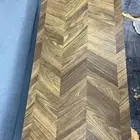 طاولة مستطيله كبيرة مستخدمة ولكن من الاسفل ملحمة بالسيلكون