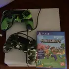 سوني 4 مع يدين مع شريط ماين كرفت