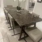 طاولة طعام