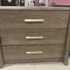 غرفة نوم ودولاب