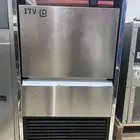 صانعه ثلج مستعمله نظيفة بسعر مغري