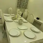 طاولة طعام أنيقة