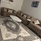 للبيع كنب صاله مع السجاد 3 قطع وطاوله وخدماتها 4