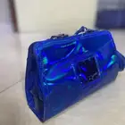 شنطة من ماركة ستيف مادن