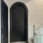 باب خشب مجنو للبيع.