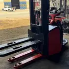 ايجا رفاعة شوكية كهربائية فوركليفت للايجار forklift
