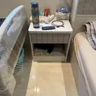 سرير مع مرتبه وطاولة سرير