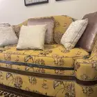 كنب كلاسيكي من مفروشات العمر