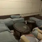 كنب مع الطاولات ب الكامل على السوم