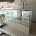 سلام عليكم معاكم الكاشير لون أبيض متر ونص