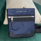 شنطة تومي هيلفيغر