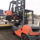 رافعات شوكية للايجار
