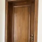ابواب خشب وحديد ومغسلة للبيع