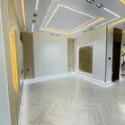 للبيع شقق تمليك علوي مع سطح موقع متميز جدا وسط الخدمات