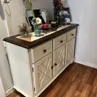 طاولة طعام خشبي