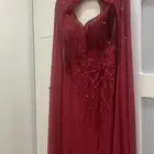 فستان احمر انيق .