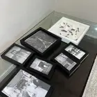 طاولة زجاجيه ولوحات جداريه